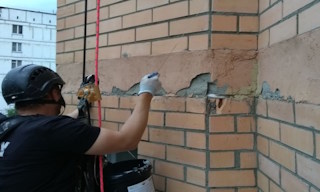 Обследование фасада здания в Сибае в октябре